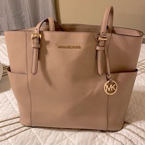 Michael Kors Jet set handbag